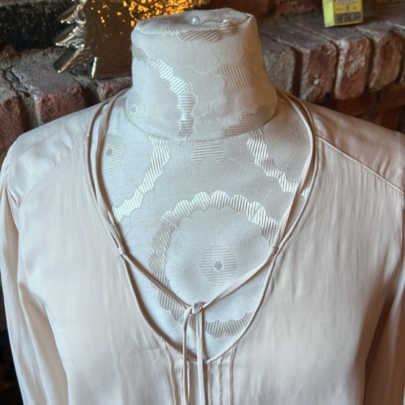 ***WORN TWICE*** ASTR the Label -- Ida Blouse in‎ Vintage Cream - Picture 3 of 10